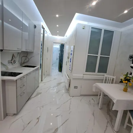 Sharon In Victoria * Menton