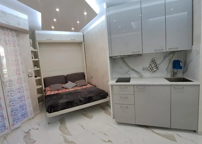 Апартаменты Sharon In Victoria