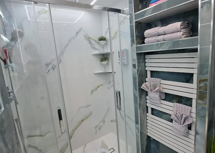 Апартаменты Sharon In Victoria *