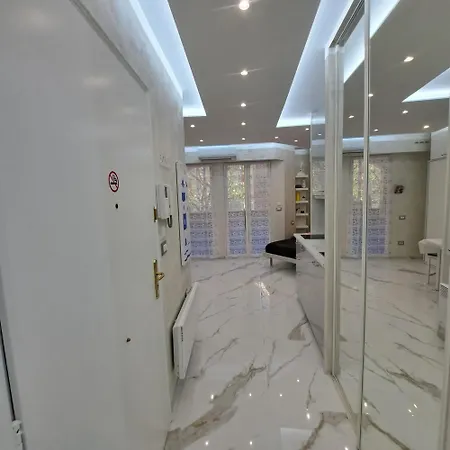 Daire Sharon In Victoria Menton